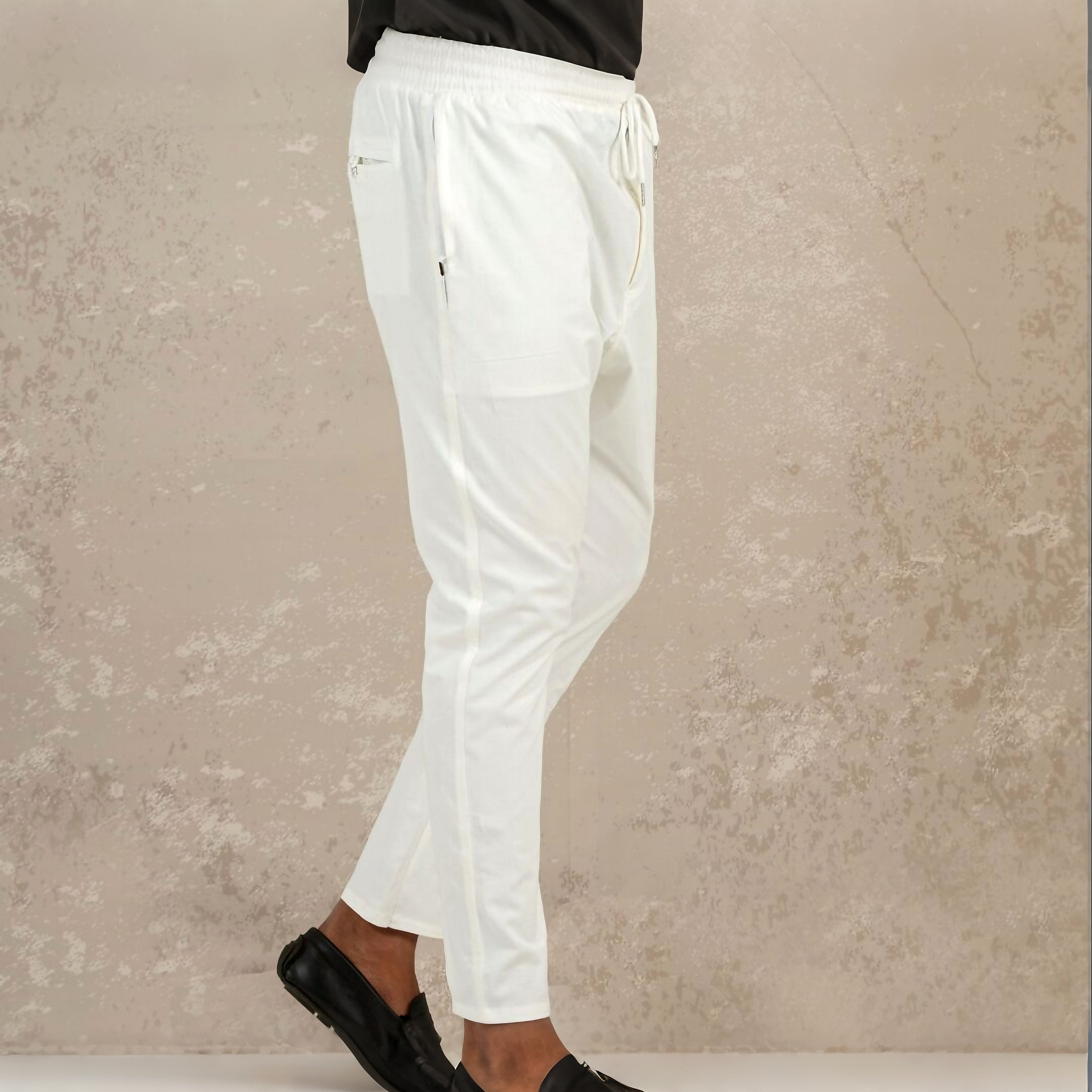 অফ-হোয়াইট রেবি স্ট্রেচ্ চেইন ন্যারো পায়জামা।